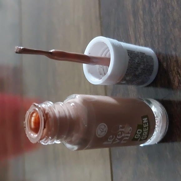 Yves Rocher Nail Polish - Picture 2 of 3